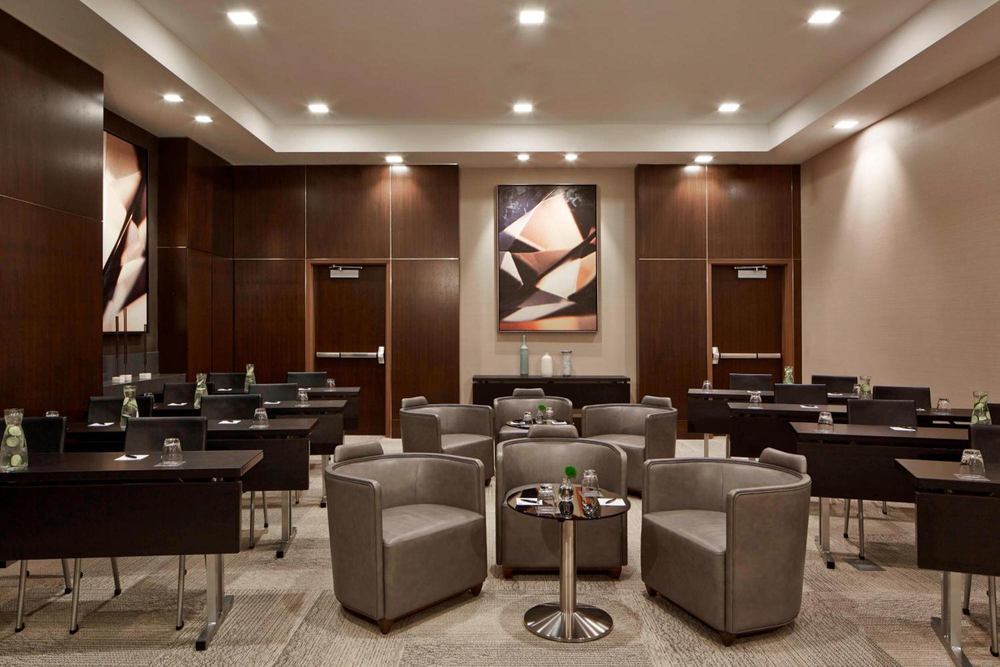 Ac Hotel By Marriott Minneapolis Downtown Exterior photo